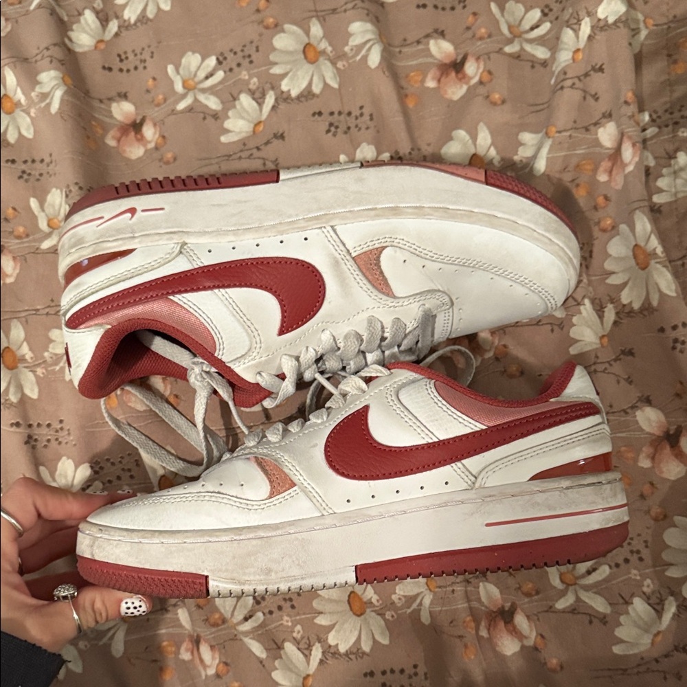 Nike sneakers - Picture 1 of 7